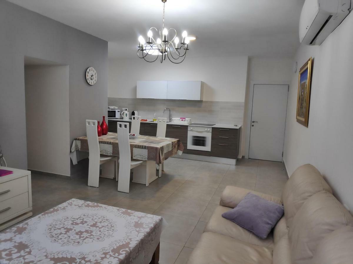 Herzliya Center Apartments Room photo